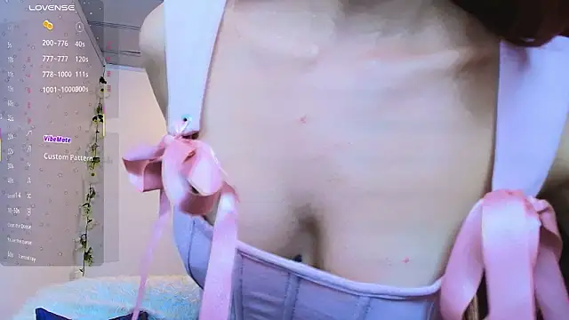 Snapshot of ViolethRosse chatting on March 2026 01:45:01 AM ViolethRosse online show from March 2026 01:45:01 AM