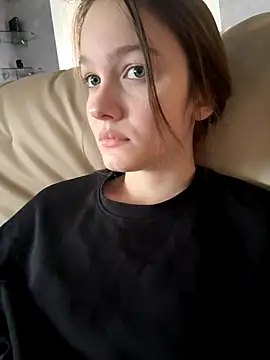 Snapshot of MichelleRoux chatting on September 2025 12:10:01 PM MichelleRoux online show from September 2025 12:10:01 PM