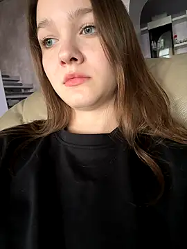 Snapshot of MichelleRoux chatting on October 2025 10:45:01 AM MichelleRoux online show from October 2025 10:45:01 AM