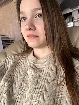 Snapshot of MichelleRoux chatting on October 2025 10:35:02 AM MichelleRoux online show from October 2025 10:35:02 AM