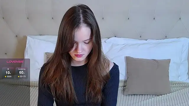 Snapshot of MichelleRoux chatting on October 2025 12:13:02 PM MichelleRoux online show from October 2025 12:13:02 PM