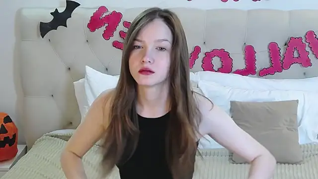 Snapshot of MichelleRoux chatting on October 2025 12:23:02 PM MichelleRoux online show from October 2025 12:23:02 PM