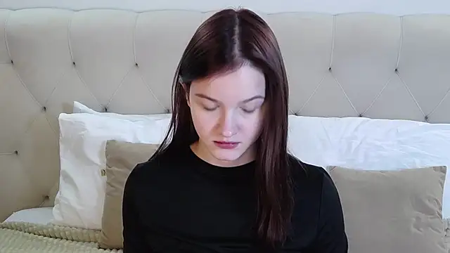 Snapshot of MichelleRoux chatting on November 2025 01:34:02 PM MichelleRoux online show from November 2025 01:34:02 PM