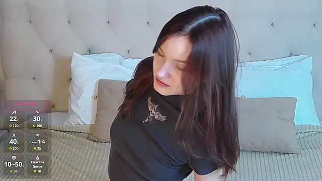 Snapshot of MichelleRoux chatting on November 2025 11:31:02 AM MichelleRoux online show from November 2025 11:31:02 AM