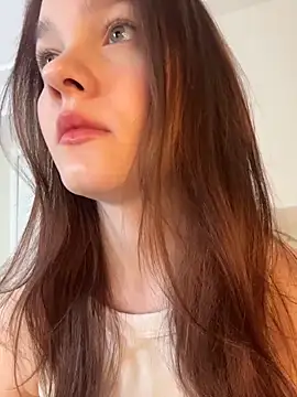 Snapshot of MichelleRoux chatting on November 2025 04:59:02 AM MichelleRoux online show from November 2025 04:59:02 AM