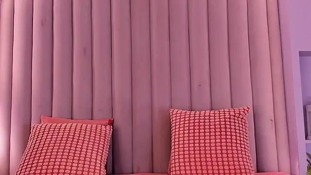 TiffValentinee  online show from October 2025 08:00:02 PM