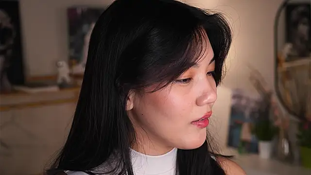 MoiraEger online show from September 2025 05:07:02 PM