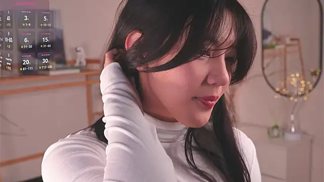 MoiraEger online show from November 2025 04:40:01 PM