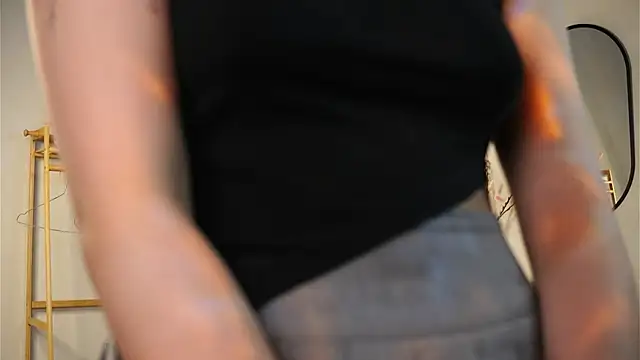 MoiraEger online show from December 2025 04:47:02 PM