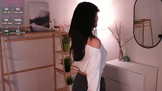 MoiraEger online show from December 2025 05:09:01 PM