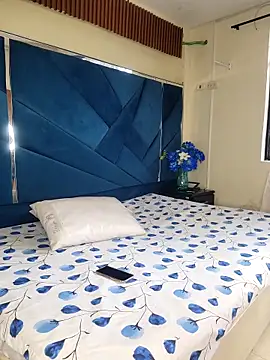 CrisMarulanda online show from November 2025 04:17:01 PM