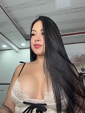 Snapshot of CrisMarulanda chatting on February 2026 04:05:02 AM CrisMarulanda online show from February 2026 04:05:02 AM