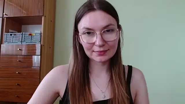 LooveELLYx online show from June 2026 01:32:02 PM
