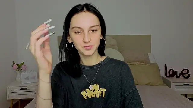 Snapshot of Little_moly999 chatting on October 2025 08:10:01 PM Little moly999 online show from October 2025 08:10:01 PM