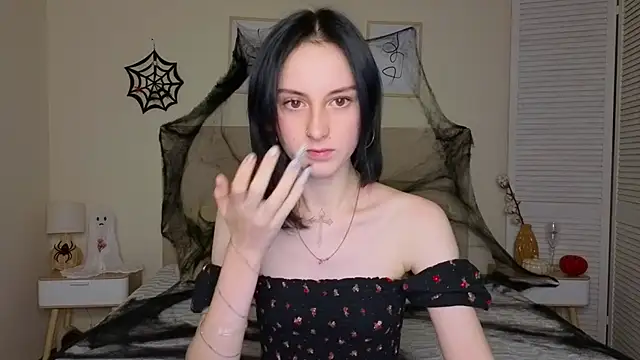 Snapshot of Little_moly999 chatting on October 2025 01:05:02 AM Little moly999 online show from October 2025 01:05:02 AM