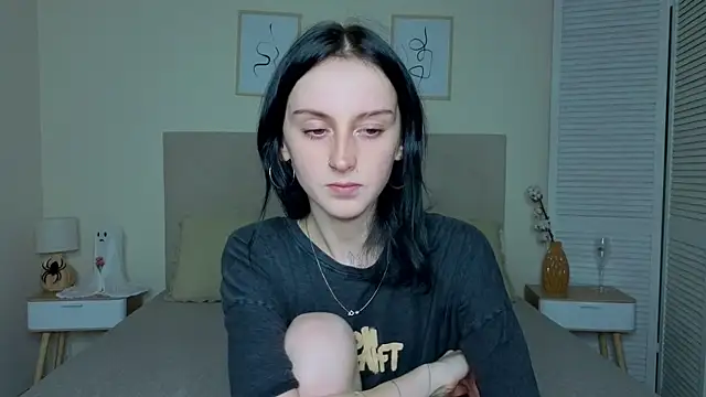 Snapshot of Little_moly999 chatting on November 2025 09:14:01 PM Little moly999 online show from November 2025 09:14:01 PM