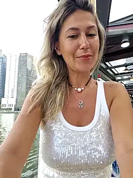 Snapshot of CelynaRoss chatting on February 2026 10:04:01 AM CelynaRoss online show from February 2026 10:04:01 AM