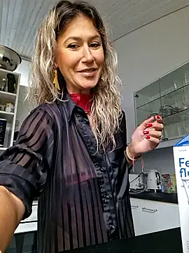 CelynaRoss online show from May 2026 01:19:01 PM