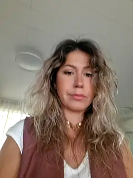 Snapshot of CelynaRoss chatting on July 2026 09:38:01 AM CelynaRoss online show from July 2026 09:38:01 AM