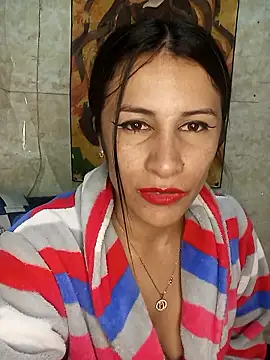 Snapshot of karinnahotdirty chatting on September 2025 01:05:02 AM karinnahotdirty online show from September 2025 01:05:02 AM