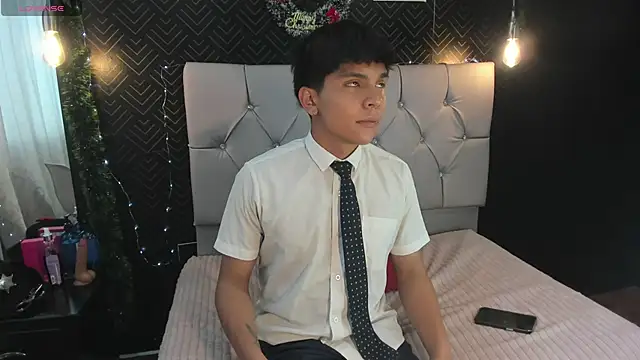 Thiago Kozak online show from November 2025 12:38:01 PM