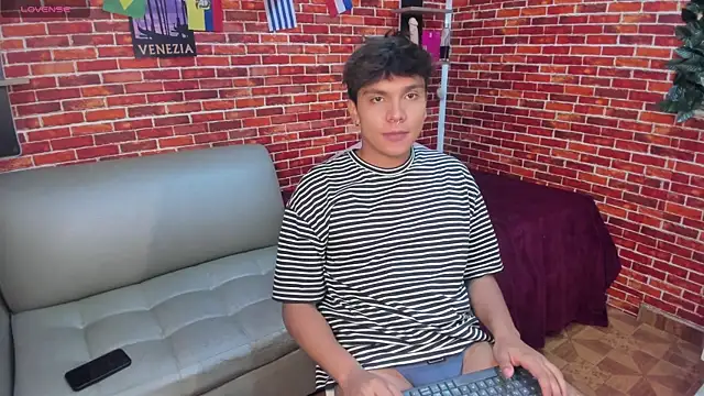 Thiago Kozak online show from June 2026 01:22:02 PM