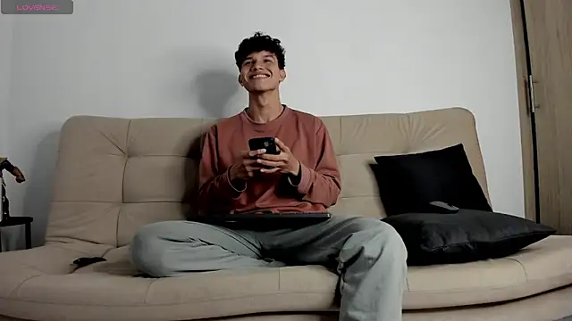 Snapshot of 2Amateur_Guys chatting on October 2025 11:27:02 PM 2Amateur Guys online show from October 2025 11:27:02 PM