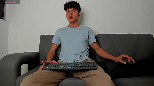 Snapshot of 2Amateur_Guys chatting on January 2026 12:03:02 AM 2Amateur Guys online show from January 2026 12:03:02 AM