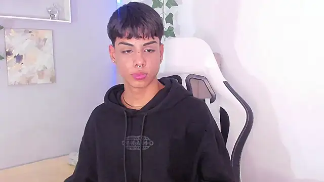 Snapshot of Thomas_wil chatting on September 2025 04:34:02 AM Thomas wil online show from September 2025 04:34:02 AM