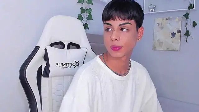 Snapshot of Thomas_wil chatting on October 2025 06:13:02 AM Thomas wil online show from October 2025 06:13:02 AM