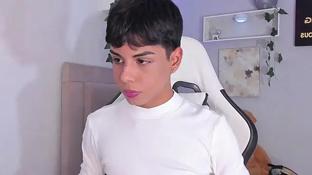 Snapshot of Thomas_wil chatting on October 2025 06:37:01 AM Thomas wil online show from October 2025 06:37:01 AM