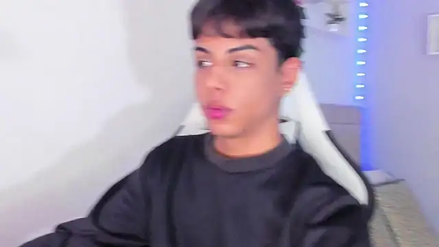 Snapshot of Thomas_wil chatting on October 2025 06:43:01 AM Thomas wil online show from October 2025 06:43:01 AM