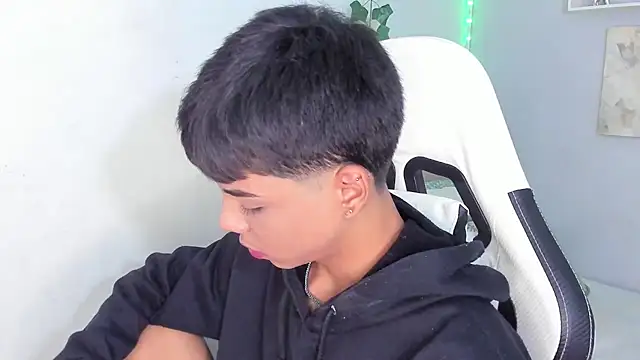 Snapshot of Thomas_wil chatting on October 2025 07:21:02 AM Thomas wil online show from October 2025 07:21:02 AM