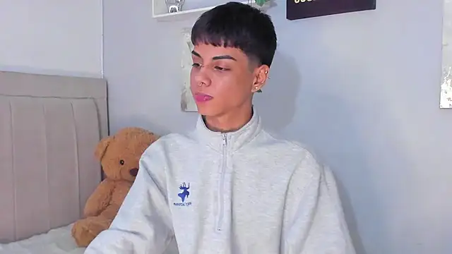 Snapshot of Thomas_wil chatting on November 2025 06:37:01 AM Thomas wil online show from November 2025 06:37:01 AM