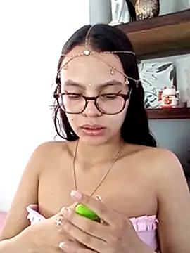 Snapshot of Danesacronin chatting on November 2025 08:41:02 PM Danesacronin online show from November 2025 08:41:02 PM