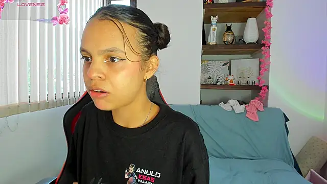 Snapshot of Danesacronin chatting on November 2025 10:10:02 PM Danesacronin online show from November 2025 10:10:02 PM