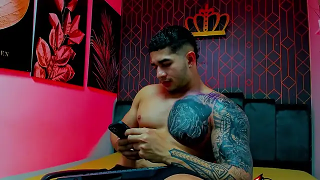 Snapshot of king_falconer chatting on September 2025 03:39:02 AM king falconer online show from September 2025 03:39:02 AM