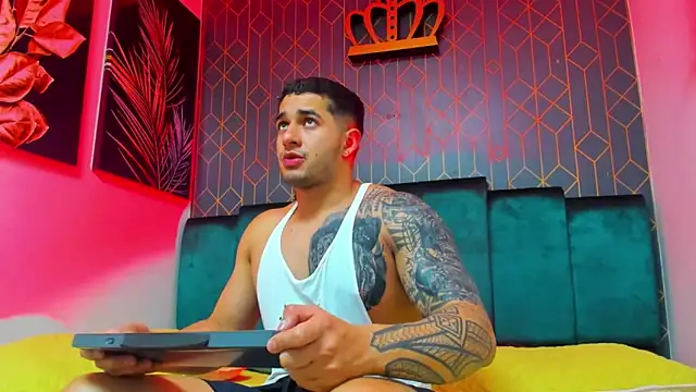 Snapshot of king_falconer chatting on September 2025 06:02:02 AM king falconer online show from September 2025 06:02:02 AM