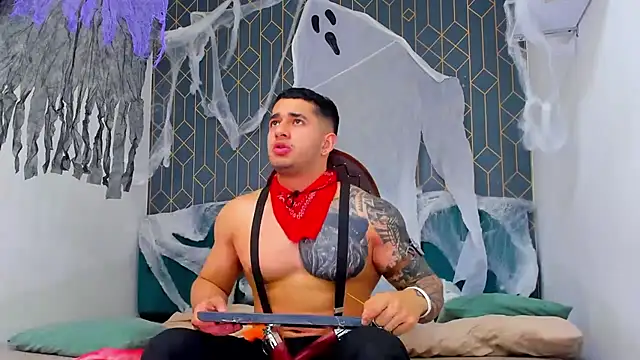 Snapshot of king_falconer chatting on October 2025 03:17:01 AM king falconer online show from October 2025 03:17:01 AM