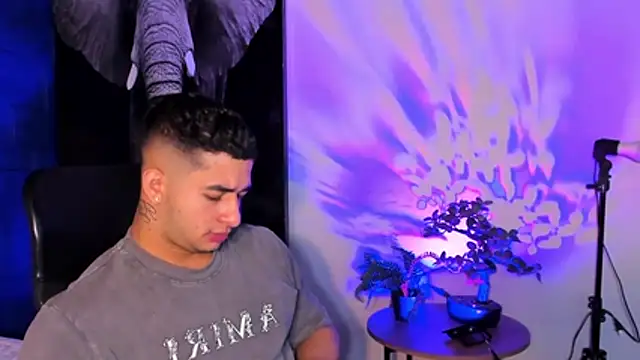 Snapshot of king_falconer chatting on November 2025 12:42:02 AM king falconer online show from November 2025 12:42:02 AM