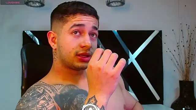 Snapshot of king_falconer chatting on November 2025 01:15:01 AM king falconer online show from November 2025 01:15:01 AM