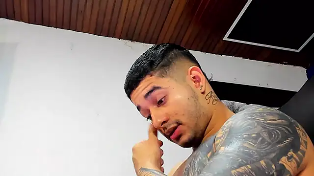 Snapshot of king_falconer chatting on November 2025 11:57:02 PM king falconer online show from November 2025 11:57:02 PM