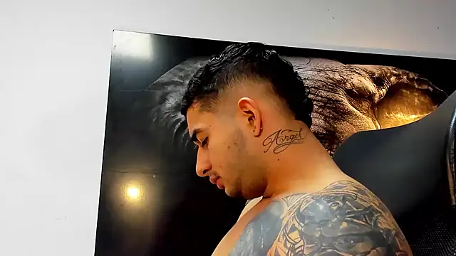 Snapshot of king_falconer chatting on November 2025 02:43:02 AM king falconer online show from November 2025 02:43:02 AM