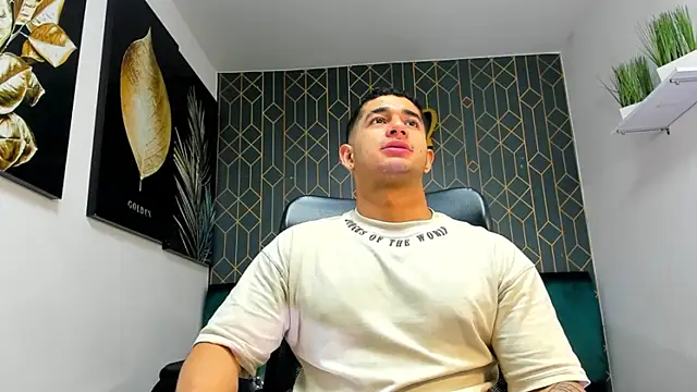 Snapshot of king_falconer chatting on December 2025 12:04:02 AM king falconer online show from December 2025 12:04:02 AM