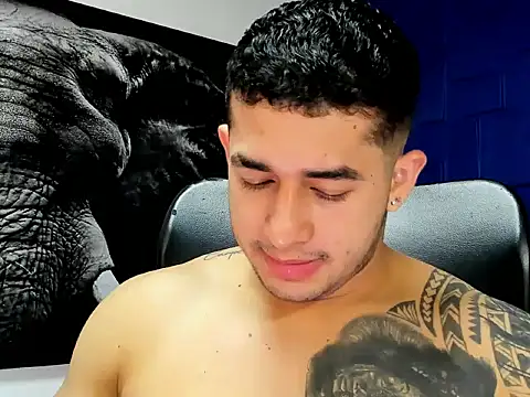 Snapshot of king_falconer chatting on December 2025 01:02:02 AM king falconer online show from December 2025 01:02:02 AM