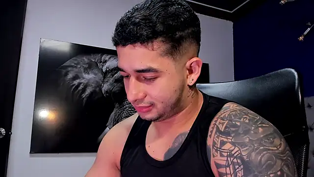 Snapshot of king_falconer chatting on December 2025 12:48:01 AM king falconer online show from December 2025 12:48:01 AM