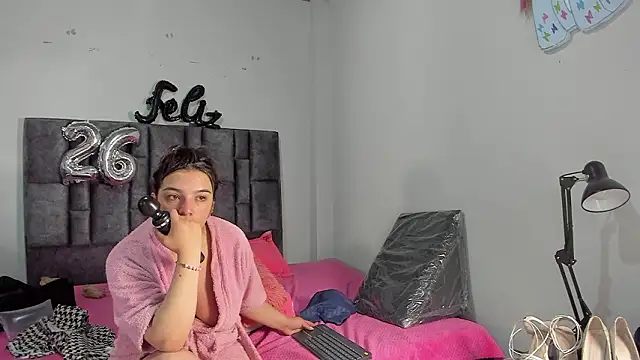 Esmeraldaa- online show from March 2026 09:12:01 PM