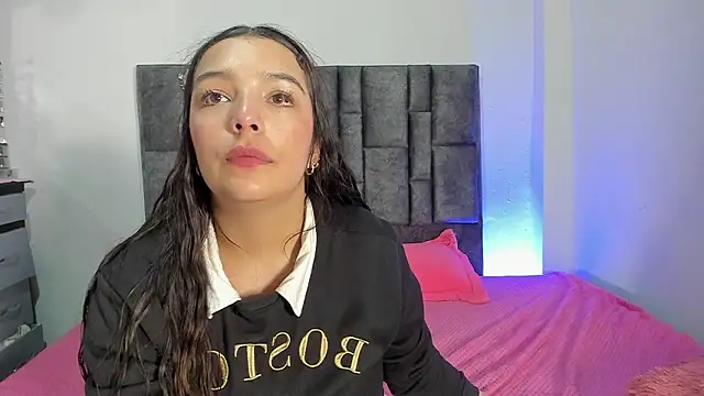 Esmeraldaa- online show from March 2026 11:11:02 PM