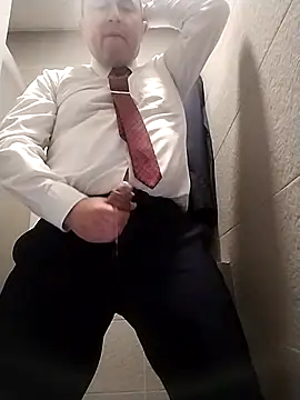 Snapshot of BigCristh79 chatting on November 2025 09:41:02 PM BigCristh79 online show from November 2025 09:41:02 PM