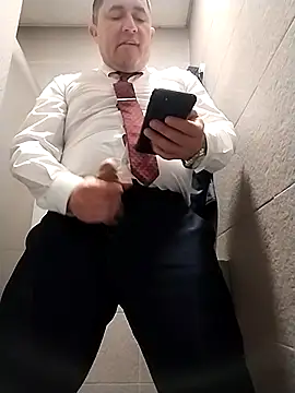 Snapshot of BigCristh79 chatting on December 2025 08:01:01 AM BigCristh79 online show from December 2025 08:01:01 AM